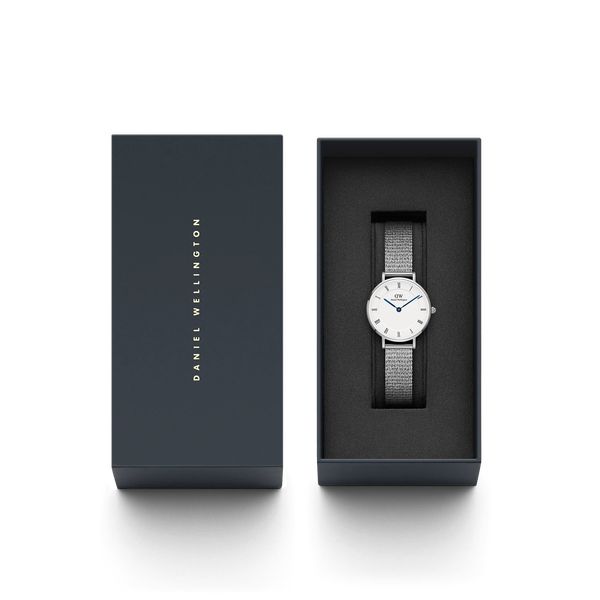 daniel wellington - petite roman numerals sterling
