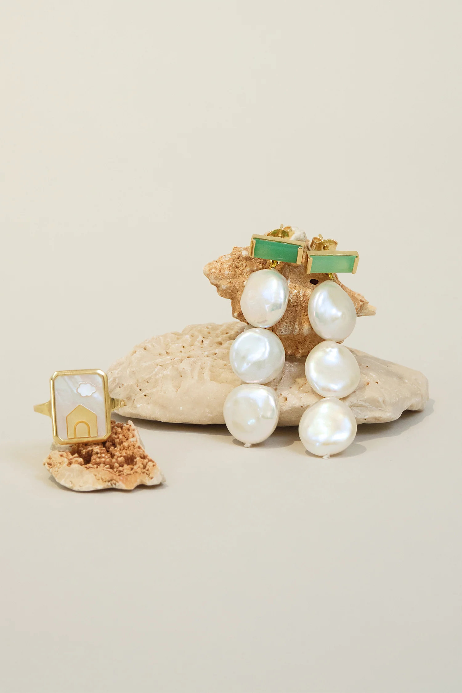 orecchini deco maxi baguette crisopazio e perle coin