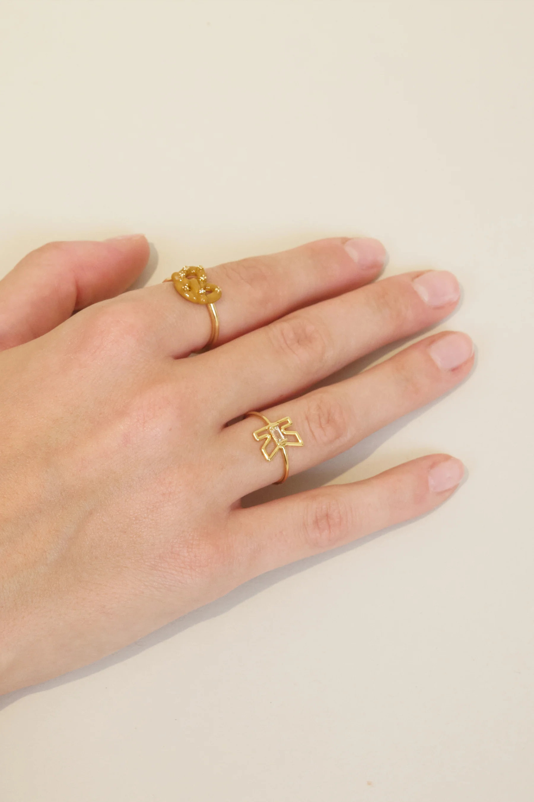 pretzel brillante anello