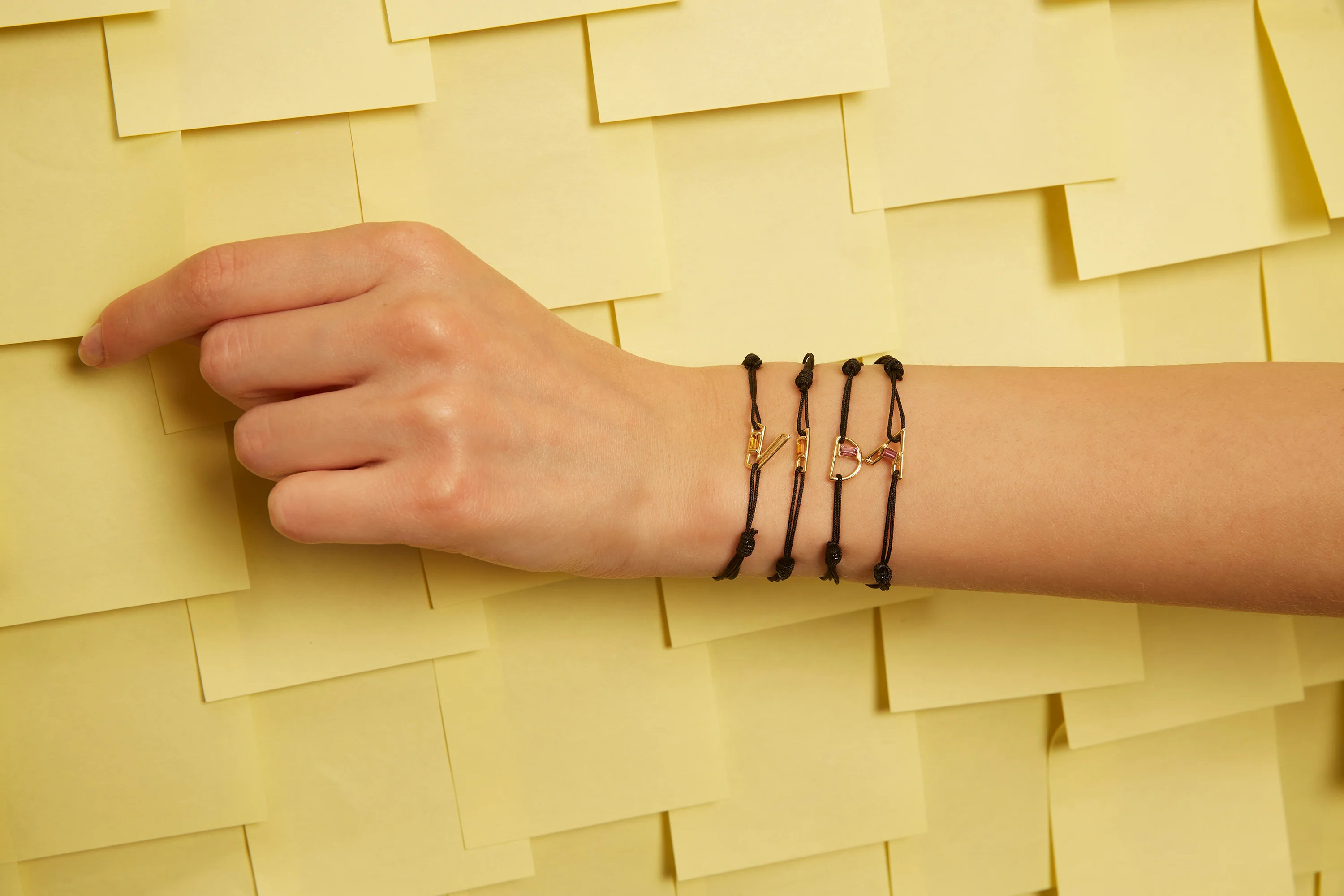letra v citrino bracciale cordino